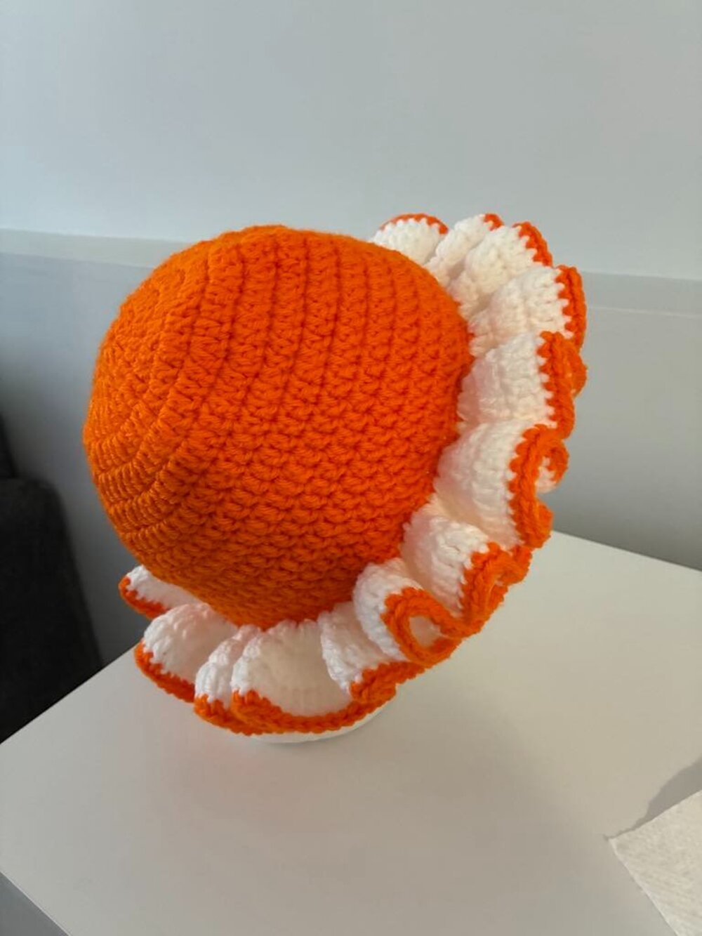 Ruffle hat - Picture 2 of 2